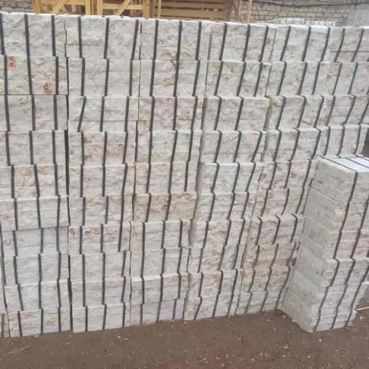 سنگ گیوتین جوشقان گل قرمز